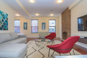 Deedee's Hideaway On Grove