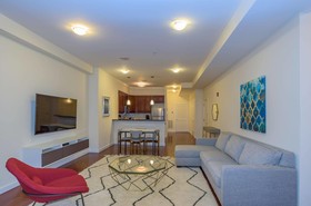 Deedee's Hideaway On Grove