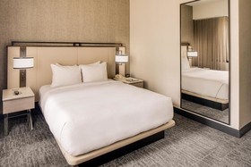 DoubleTree by Hilton Hotel & Suites Jersey City