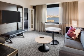 DoubleTree by Hilton Hotel & Suites Jersey City