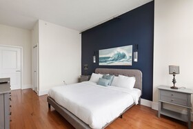 Pelicanstay Near Holland Tunnel