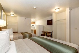 HomeTowne Studios Philadelphia - Maple Shade, NJ