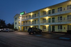 HomeTowne Studios Philadelphia - Maple Shade, NJ