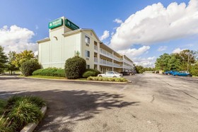 HomeTowne Studios Philadelphia - Maple Shade, NJ