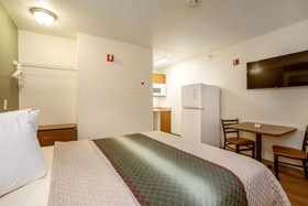 HomeTowne Studios Philadelphia - Maple Shade, NJ