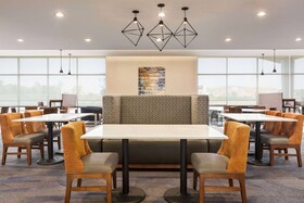 La Quinta Inn & Suites By Wyndham Mount Laurel Moorestown