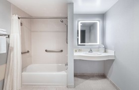 DoubleTree by Hilton Newark Penn Station