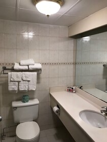 Howard Johnson by Wyndham Newark Airport