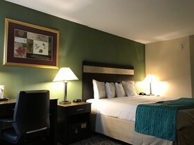 Howard Johnson by Wyndham Newark Airport