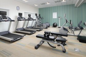 Holiday Inn Express & Suites North Brunswick
