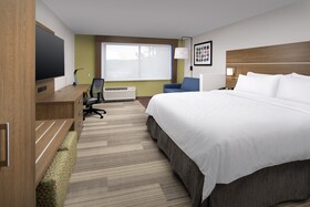 Holiday Inn Express & Suites North Brunswick