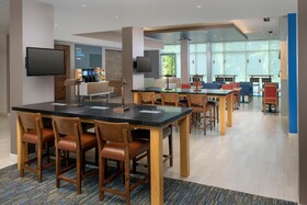 Holiday Inn Express & Suites North Brunswick