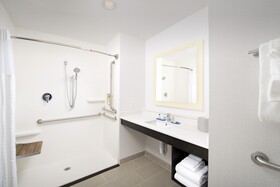 Holiday Inn Express & Suites North Brunswick