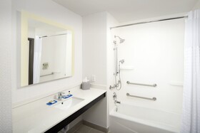 Holiday Inn Express & Suites North Brunswick