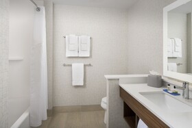 Holiday Inn Express & Suites North Brunswick