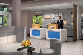 Holiday Inn Express & Suites North Brunswick