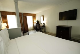 Best Western Paramus Hotel & Suites