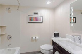 Embassy Suites by Hilton Piscataway Somerset