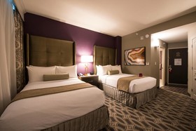 Crowne Plaza Saddle Brook Hotel