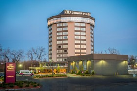 Crowne Plaza Saddle Brook Hotel