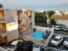 Bay Breeze Motel