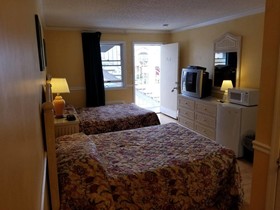Bay Breeze Motel