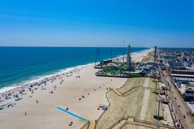 Boardwalk Hotel Charlee & Beach House Rentals