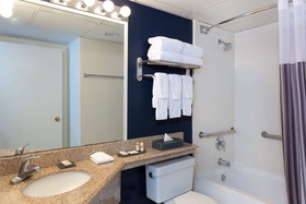 La Quinta Inn & Suites by Wyndham Secaucus Meadowlands