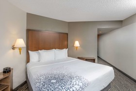 La Quinta Inn & Suites by Wyndham Secaucus Meadowlands