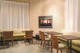 La Quinta Inn & Suites by Wyndham Secaucus Meadowlands