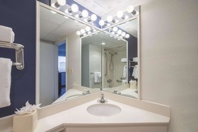 La Quinta Inn & Suites by Wyndham Secaucus Meadowlands