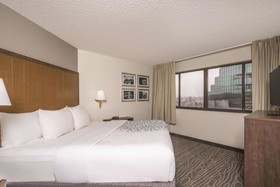 La Quinta Inn & Suites by Wyndham Secaucus Meadowlands