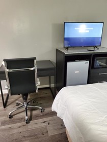 Red Carpet Inn & Suites