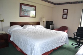 Red Carpet Inn & Suites