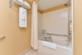Latitude Suites Tinton Falls Eatontown/BW Premier Collection