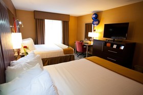 Holiday Inn Express & Suites