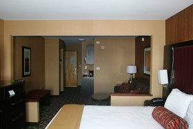 Holiday Inn Express & Suites