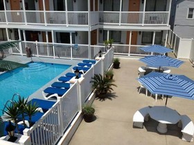Daytona Inn And Suites