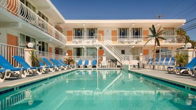 Daytona Inn And Suites