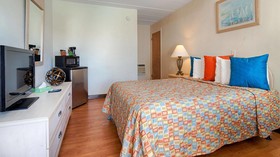 Daytona Inn And Suites