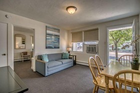 Daytona Inn And Suites