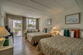 Daytona Inn And Suites
