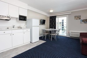 Adventurer Oceanfront Inn