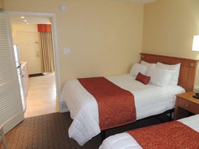 Fleur De Lis Beach Motel