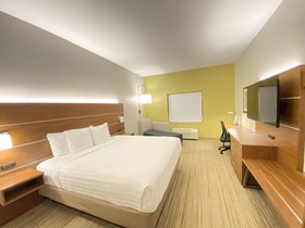 Holiday Inn Express & Suites Williamstown - Glassboro