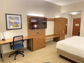 Holiday Inn Express & Suites Williamstown - Glassboro