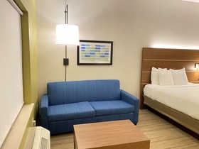 Holiday Inn Express & Suites Williamstown - Glassboro