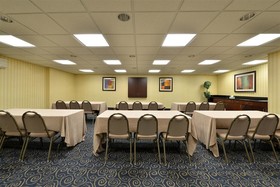 Holiday Inn Express & Suites Williamstown - Glassboro