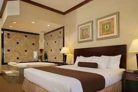 Holiday Inn Express & Suites Williamstown - Glassboro