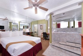 The Classic Desert Aire Hotel